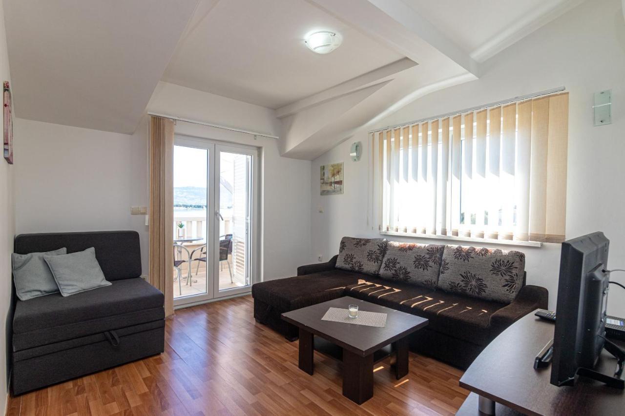 Apartments Janja Трогир Экстерьер фото